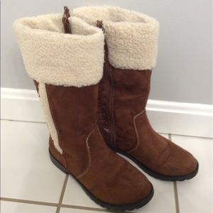 girls’ tall sherpa boots